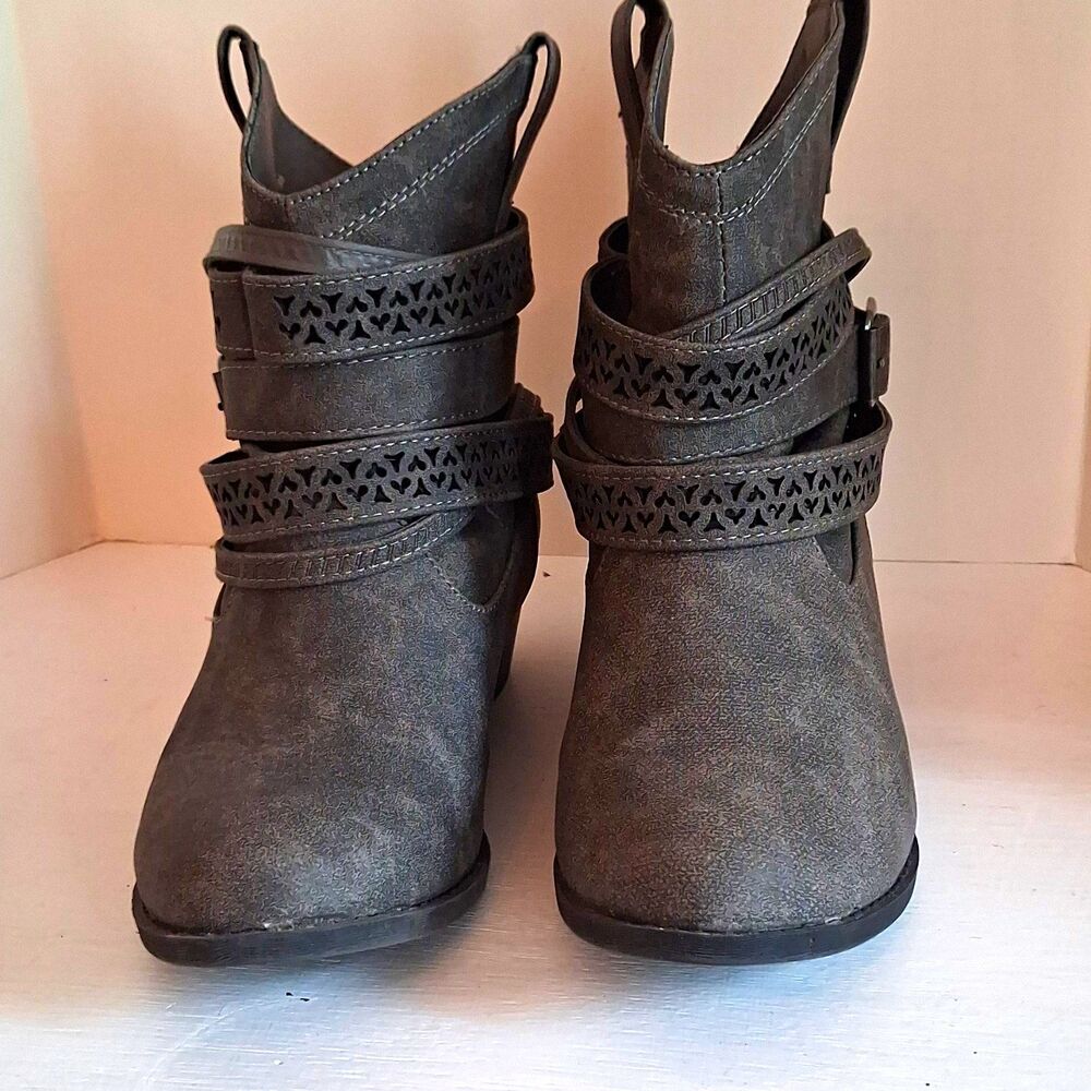 Hot Pepper Gray Faux Leather Ankle Bootie Buckle Straps Round Toe Women's 6.5M